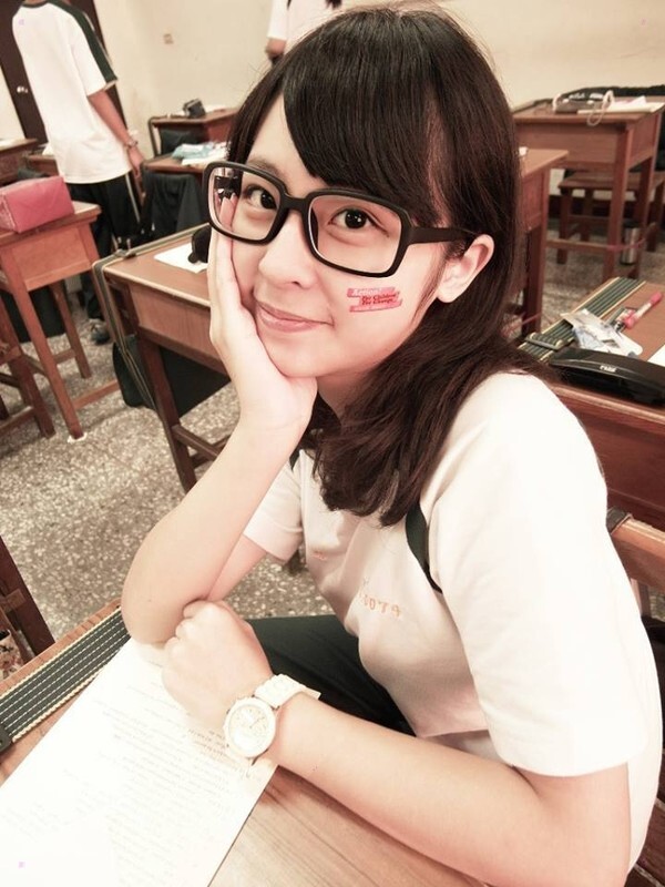 漂亮小美女与男友操逼自拍 大胆露脸 颜值还不错 小眼神很诱惑 妹子真会玩 高清精彩推荐 1V+200P